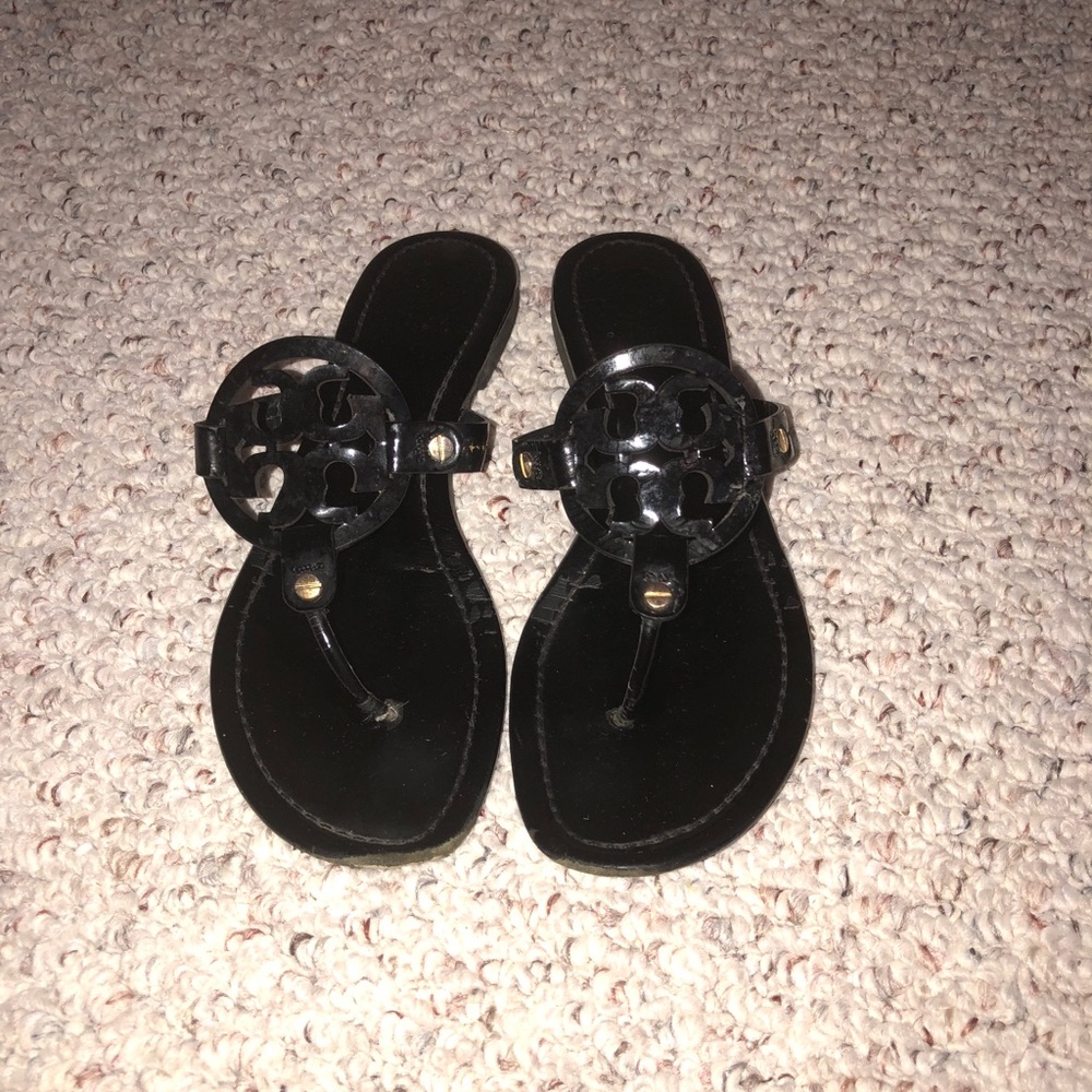 tory burch miller logo patent leather sandals